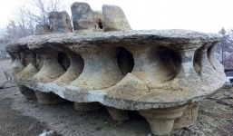 TQ phát hiện khối đá nặng 6 tấn giống phi thuyền ngoài hành tinh