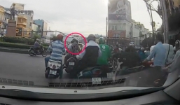 Đám đông táo tợn dàn cảnh cướp giữa ban ngày tại quận 5