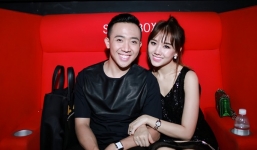 Vợ chồng Trấn Thành - Hari Won tình tứ dự ra mắt phim