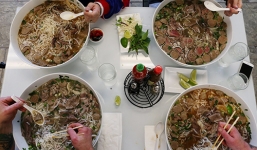 Nhà hàng dùng tô phở khổng lồ “lôi kéo” thực khách