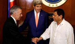 Tổng thống Duterte tố hầu hết đại sứ Mỹ là gián điệp của CIA