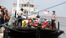 Cháy tàu du lịch ở Indonesia, ít nhất 23 người thiệt mạng