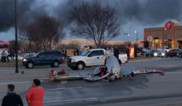 Hai máy bay va chạm bốc cháy nghi ngút