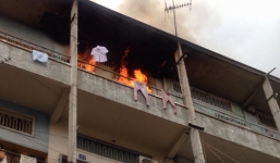 Cháy lớn chung cư giữa trung tâm Sài Gòn, nhiều người bỏ chạy tán loạn