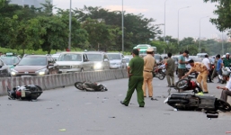 Ôtô húc văng hàng loạt xe máy tại Sài Gòn