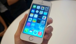 Cô gái tá hỏa vì hàng trăm số điện thoại người nổi tiếng bất ngờ xuất hiện trong danh bạ