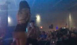 Video: Cô gái ngã xuống hố khi đang được cầu hôn