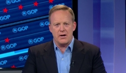 Cố vấn của Trump: Nên trừng phạt bà Clinton vì phá hoại bầu cử