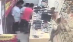 Nam thanh niên đang trộm tiền thì lăn ra đột quỵ