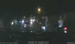 Gặp nạn sau khi tạt đầu ô tô, thanh niên rút côn dọa tài xế