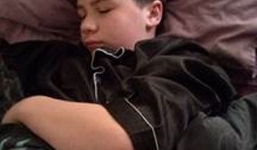 Kỳ lạ bé trai ngủ liền một mạch gần 4 tháng mới tỉnh dậy