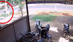 Nam thanh niên thành 'thánh nhào lộn' khi tránh xe máy