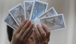 Cấm cán bộ ngân hàng đổi tiền mới, tổ chức du xuân dịp Tết