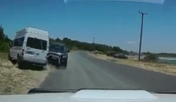 Video: 'Bị cắm sừng', vợ điên tiết lao xe tông chồng