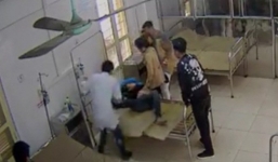 Vụ bệnh nhân 'tung cước' đạp bác sĩ: Giám đốc bệnh viện lên tiếng