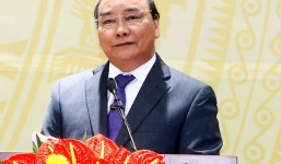 Thủ tướng: Không để khách hàng đột ngột mất tiền trong tài khoản