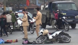 Tin TNGT mới nhất ngày 6/1: Xe tải đâm 3 người thương vong rồi bỏ chạy