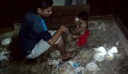 Phát hiện bé trai 3 tuổi trần truồng sắp chết vì đói và lạnh