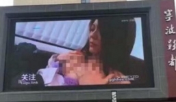 Phát nhầm 5 phút phim nóng trên màn hình trung tâm thương mại