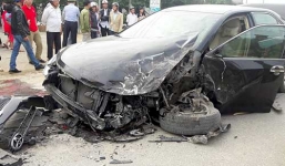 Xe camry bị biến dạng sau tai nạn liên hoàn