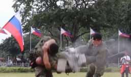 Video: Binh sĩ Nga khoe kỹ năng chiến đấu điêu luyện tại Philippines