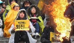 Nhà sư Hàn Quốc tự thiêu phản đối Tổng thống Park Geun-hye