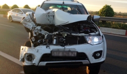 Tai nạn giao thông trên cao tốc Long Thành, xe ô tô 7 chỗ nát đầu