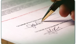 Vợ giả chữ ký lãnh đạo xác nhận hồ sơ cho chồng đi học