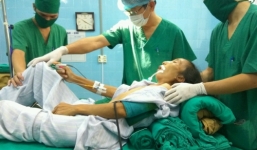 Cắt bỏ khối u nặng 2,5kg trong tử cung bệnh nhân dị tật