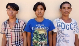 3 thanh niên mang xe đi cầm rồi vác dao cướp lại xe