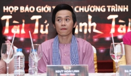 Hoài Linh diện áo bà ba, khăn rằn dự họp báo khi vừa xuất viện