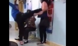 Video: Cậu bé lao vào đá mẹ vì không được chơi điện thoại