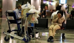 Người phụ nữ sống “vạ vật” ở sân bay dù có nhà cho thuê 16 triệu/tháng