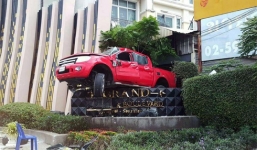 Cảnh tai nạn khó tin như trong phim