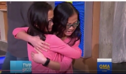 Video: Cặp song sinh òa khóc sau 10 năm gặp lại