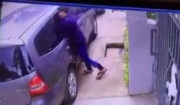 Tên trộm phá cửa kính ôtô lấy đồ chỉ trong vài giây