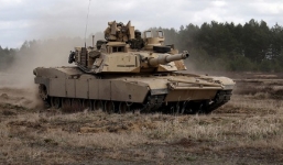 Xe tăng và hàng nghìn binh sĩ Mỹ rầm rộ áp sát biên giới Nga