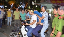 Vụ thi thể nữ sinh trong thùng xốp: Áp giải nghi phạm đến hiện trường