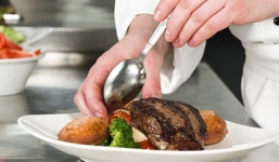 6 thực phẩm không nên cho trẻ ăn trước khi đi ngủ