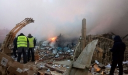 Boeing 747 lao xuống khu nhà dân, ít nhất 37 người thiệt mạng