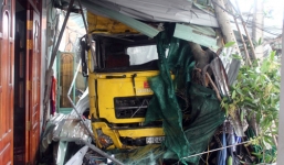 Xe tải tông tử vong hai mẹ con đang ngủ trong nhà