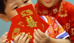 Nên dạy trẻ cách ứng xử với tiên mừng tuổi như thế nào?