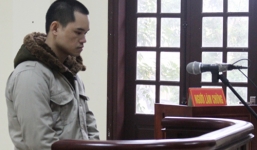 Bực tức vì bạn gái bị trêu ghẹo, phó công an xã đâm chết người