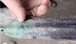 Phát hiện cổ kiếm thời Chiến quốc còn nguyên vẹn trong lòng đất