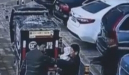 Trung Quốc: Bán con trai 5 tháng tuổi lấy tiền mua ô tô cho vợ