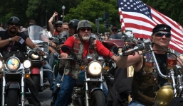 Video: Đội quân 5.000 quái xế bảo vệ lễ nhậm chức của Trump