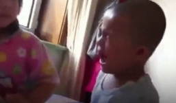 Chị gái đánh em trai 'như bổ củi' và cái kết thật sự bất ngờ