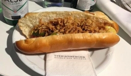 Khách VIP chi 10 triệu cho một chiếc hot dog tại Diễn đàn kinh tế thế giới