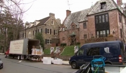 Video: Gia đình Obama chuyển đồ đạc về nhà mới