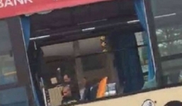 Hai xe bus ở Trung Quốc bị đánh bom